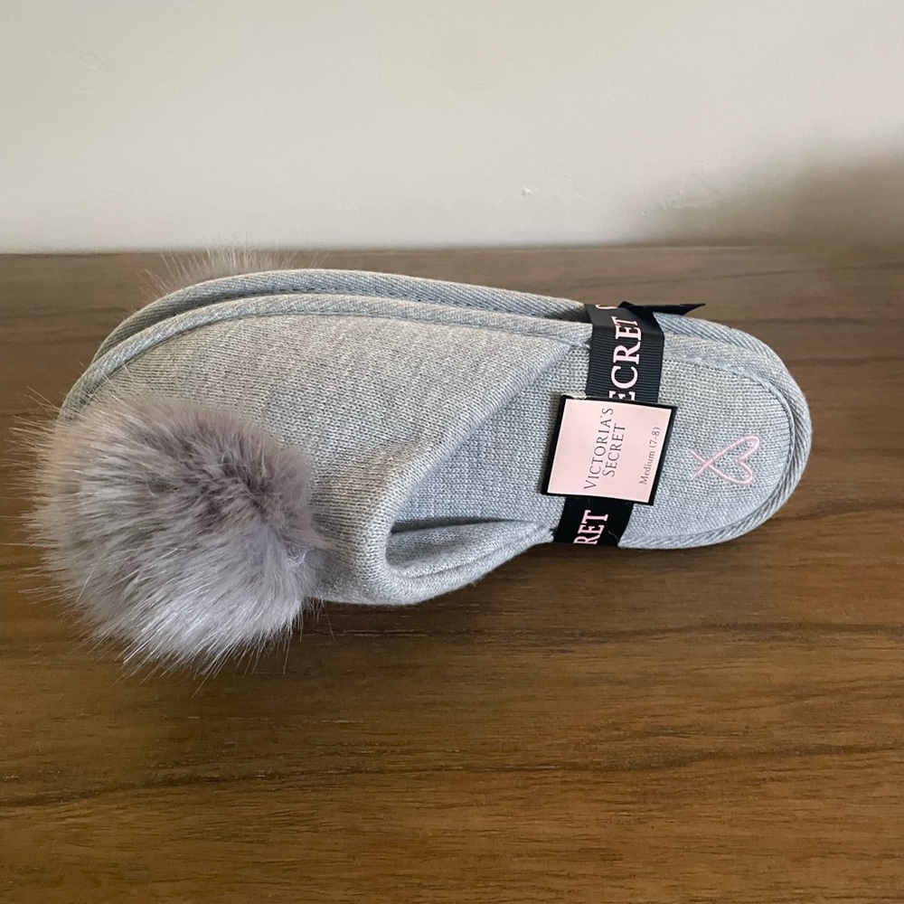Victoria's Secret  NWT Gray Pom-Pom Slippers